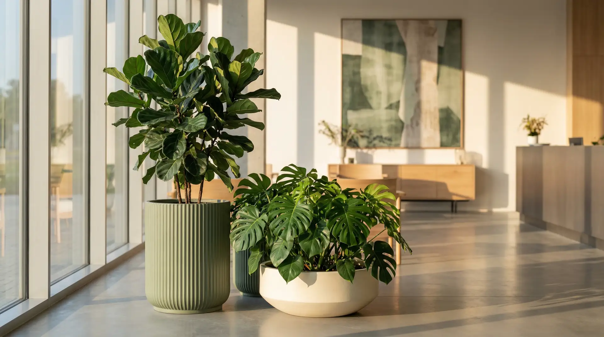 Eleganckie rośliny doniczkowe w nowoczesnym biurze w Poznaniu